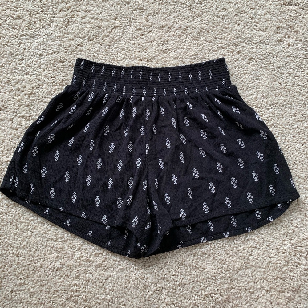SOLD Flowy shorts